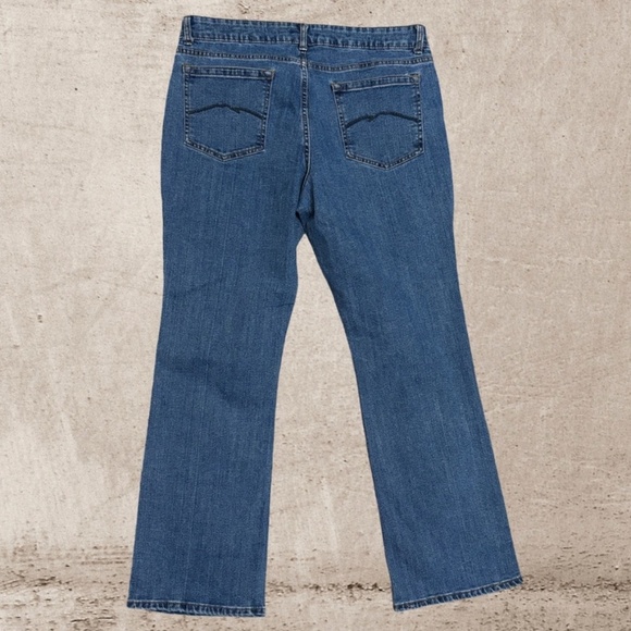 Blue bootcut Leg Jeans with Classic Stitching - Picture 2 of 4